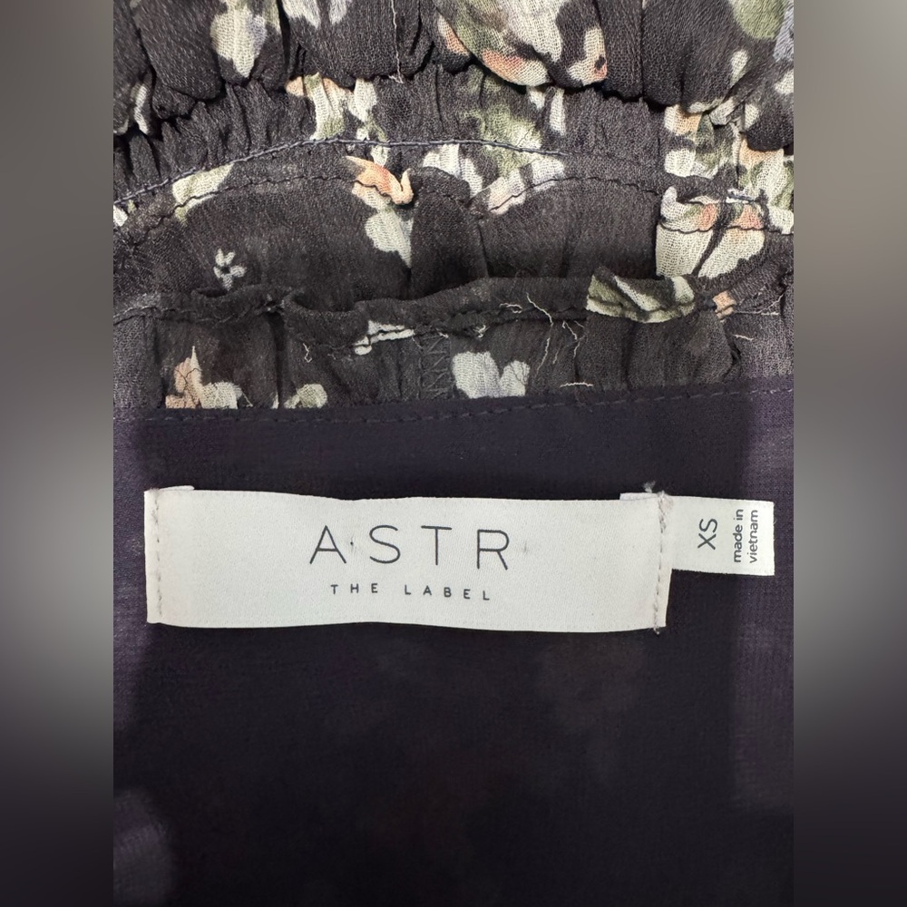 ASTR Ruffle Wrap Front Floral Chiffon Long Sleeve Peplum Blouse Grey Peach XS - Picture 6 of 11